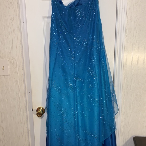Dress - Picture 6 of 7